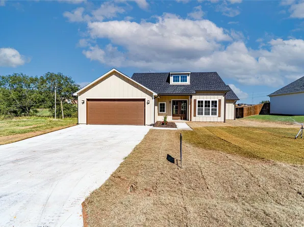 513 W 12th Ave, Bristow, OK 74010