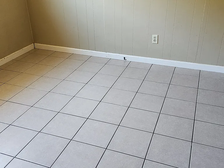 914 Snyder Dr — Photo 12