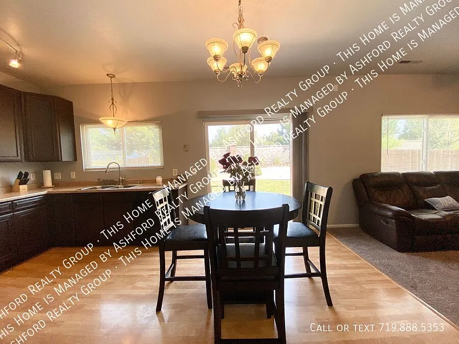 3 bed, 2.5 bath, 1603 sqft, $2,200 — Photo 4