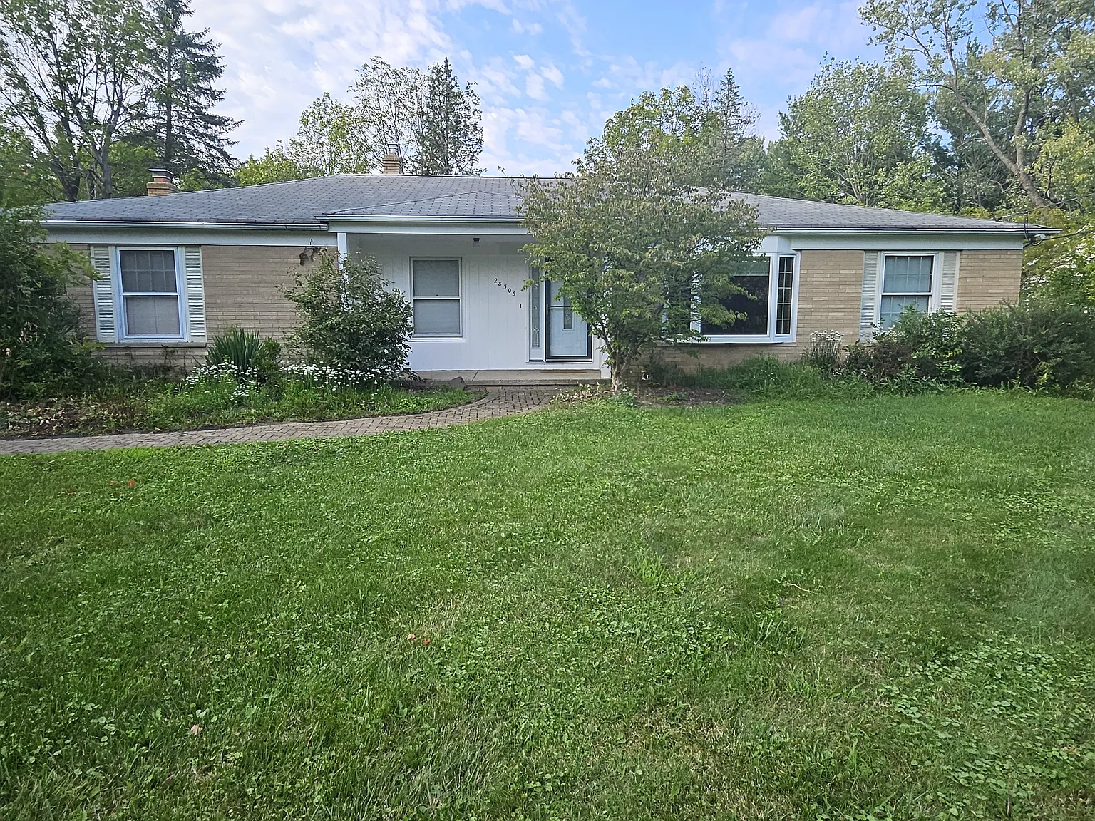 3 bed, 1.5 bath, 1391 sqft, $2,400 — Photo 1