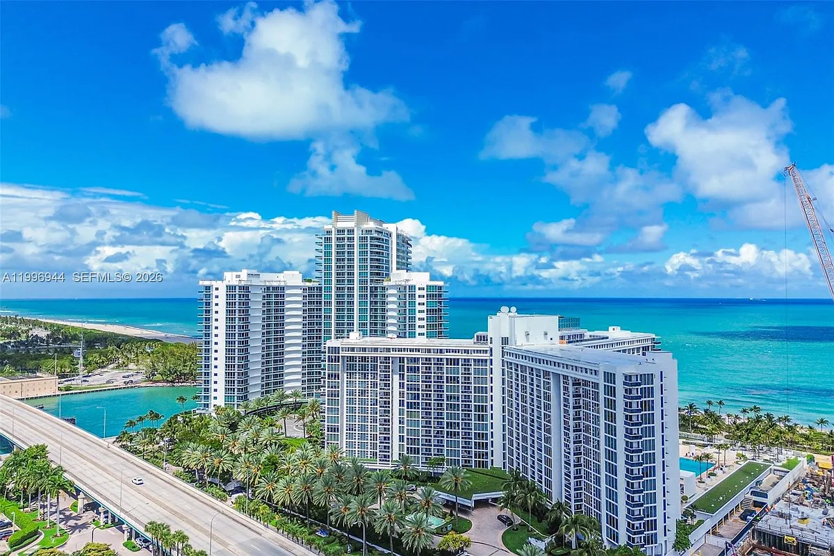 Building Photo - 10275 Collins Ave #722