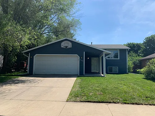 3108 E River Rd NE Photo 1