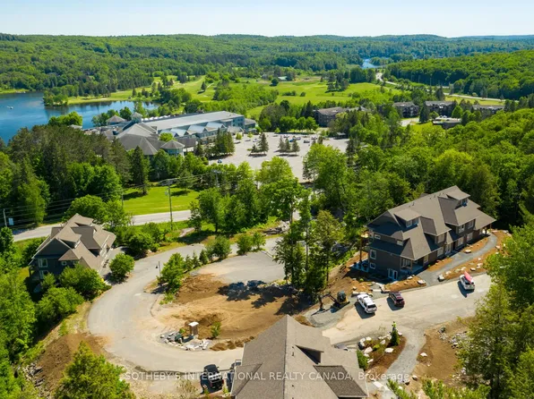 3 Tree Tops Ln #302, Huntsville, ON P1H 0B8