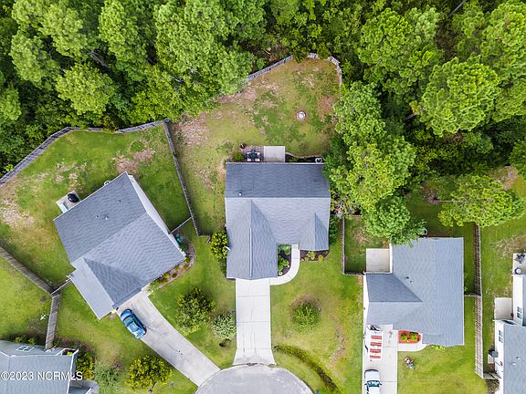 3rd image of 416 Blue Pennant Court