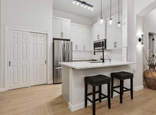 881 N 15th Ave SW #207, Calgary, AB T2R1R8