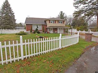 2206 Robinwood Ave, Schenectady, NY 12306