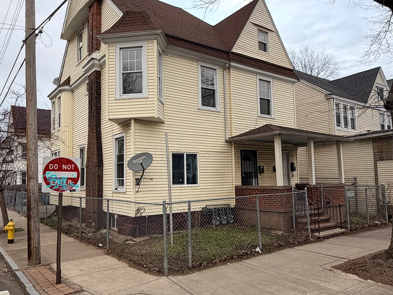 2 bed, 1050 sqft, $1,650 — Photo 2