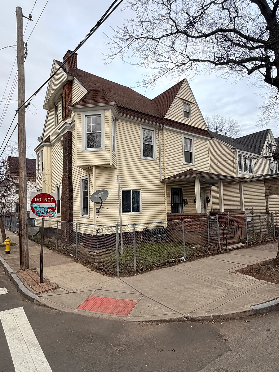 Building Photo - 321 Grand Ave #2