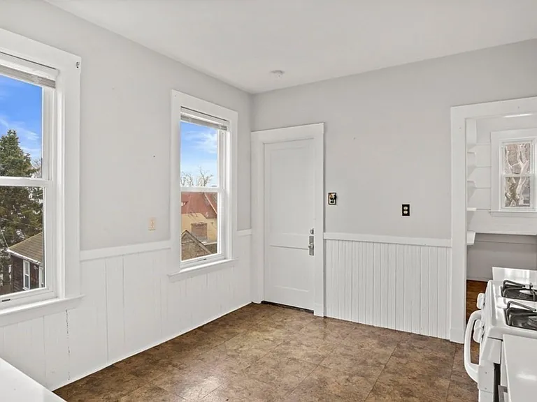 9 Sumner Sq #3 — Photo 8