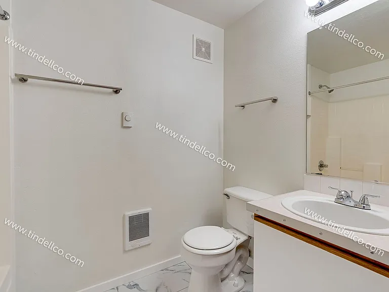 13738 NE Glisan St #3 — Photo 23