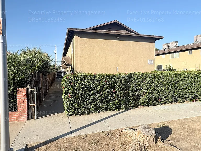 1405 Pacific St — Photo 2