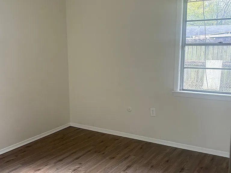 6744 Sumrall Dr — Photo 12