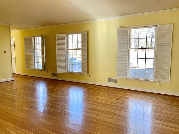 3rd image of 1217 Knollwood Pl