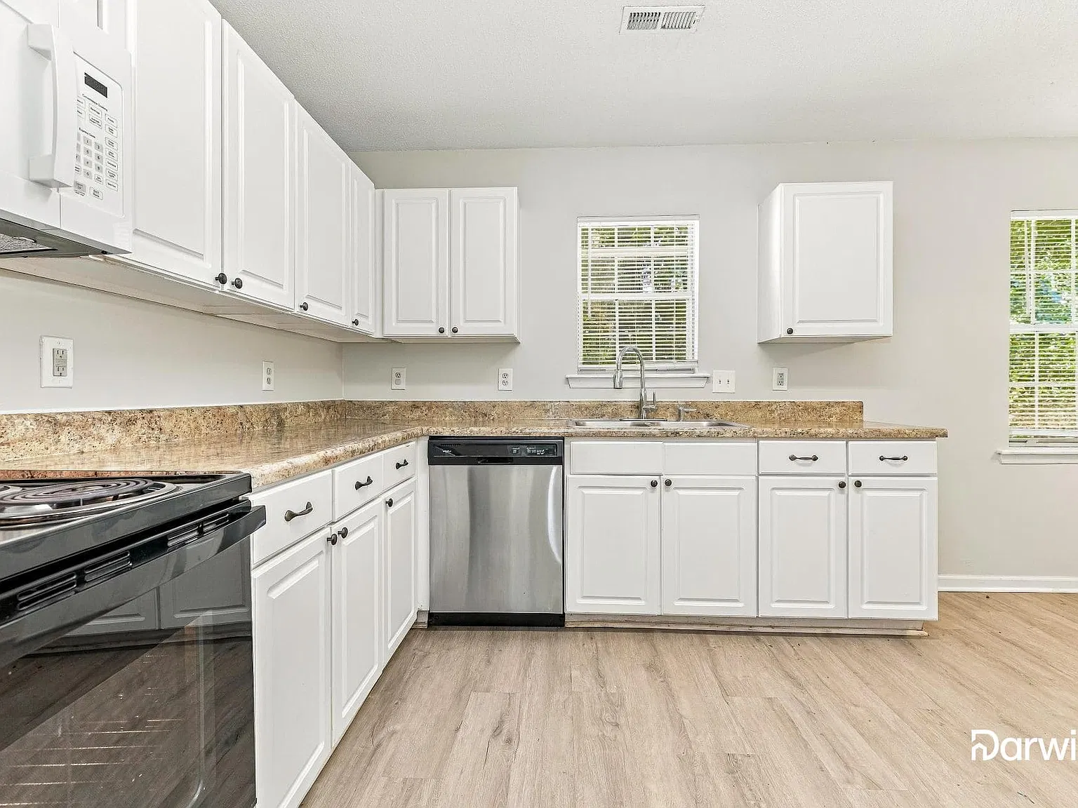 3 bed, 2.0 bath, 1085 sqft, $1,830 — Photo 2