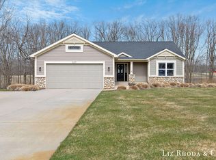 2271 Quarter Horse Dr NE #31, Cedar Springs, MI