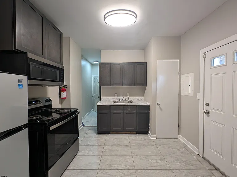 207 Oriental Ave — Photo 5