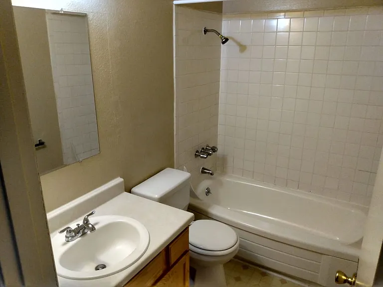 220 N 4th St #19 — Photo 3