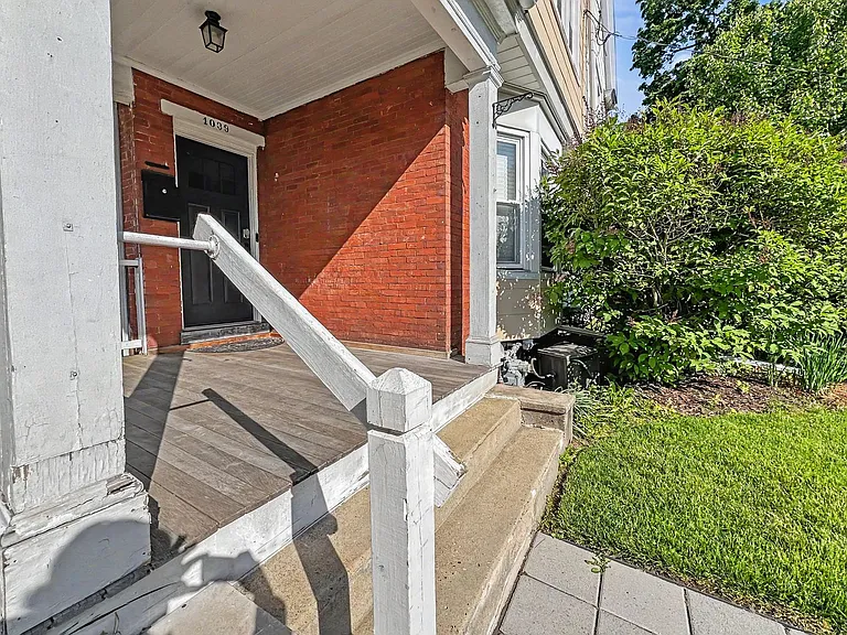 1039 Rees Ave — Photo 38
