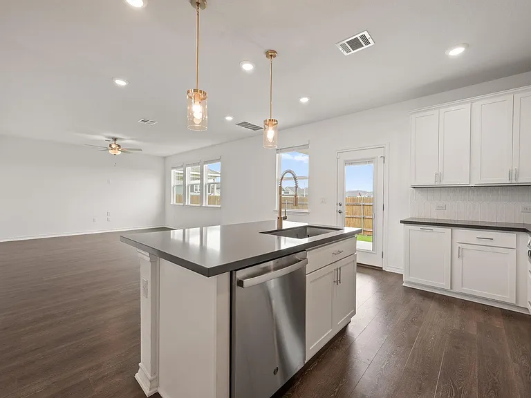 2902 Tavern Dr — Photo 12