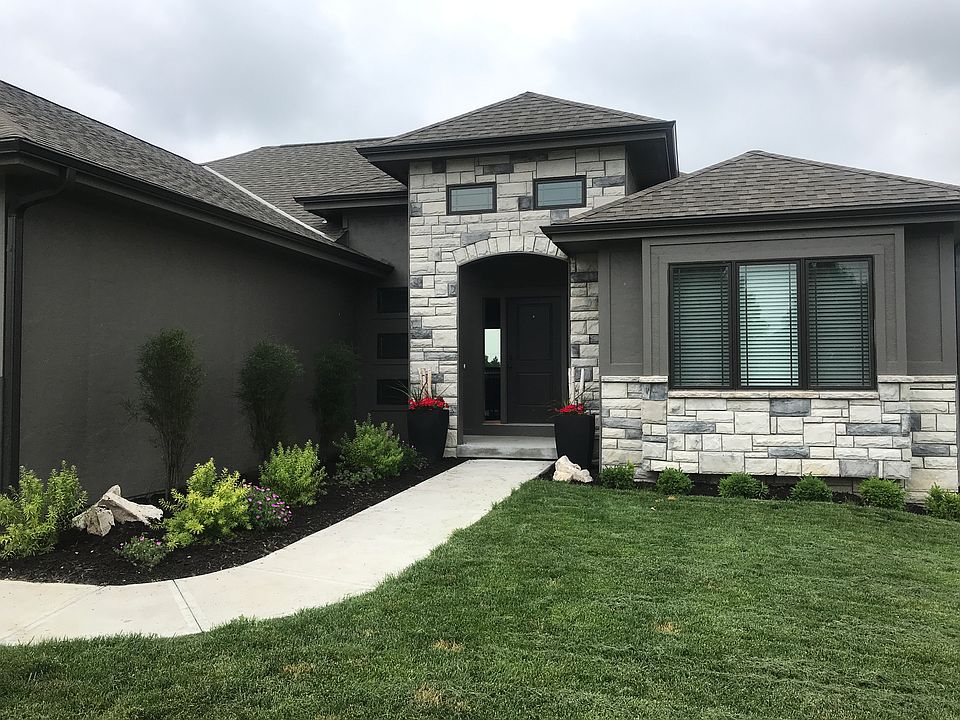 1st image of 1008 N 190th St