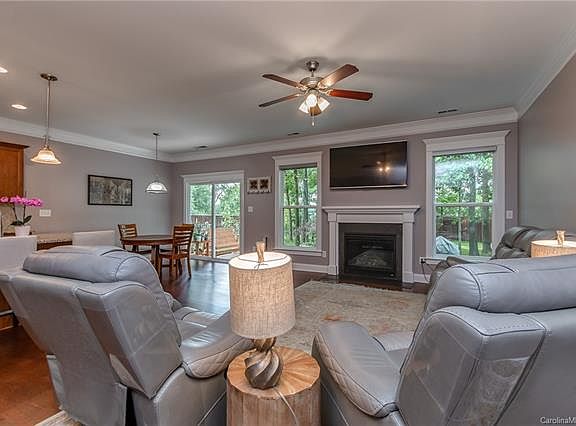 5th image of 129 Kingston Dr