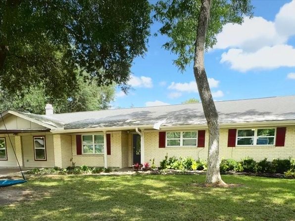 548 Meadowcroft Ln, Winnie, TX 77665