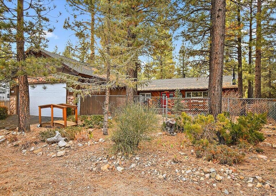 1st image of 1073 Hemlock Ln