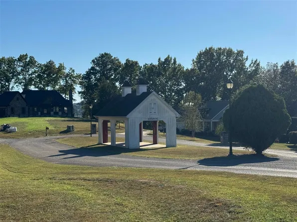 188 Phoenix Dr, Fountain Run, KY 42133