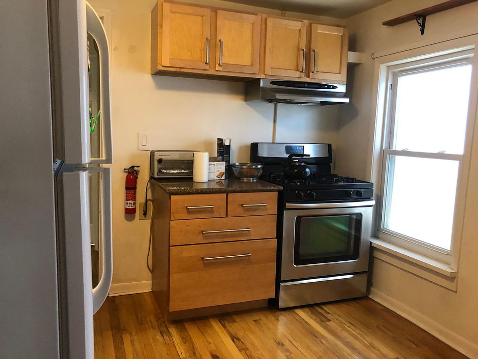 1st image of 1250 N Greenview Ave #2F
