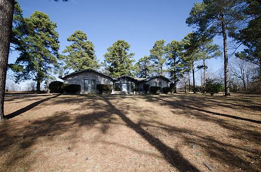 3rd image of 604 Redwater Blvd W
