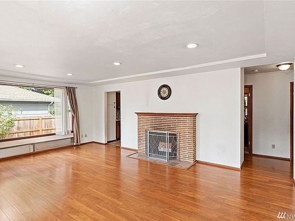 3rd image of 921 E 57th St