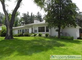 8282 Groby Rd, Saint Louis, MO 63132