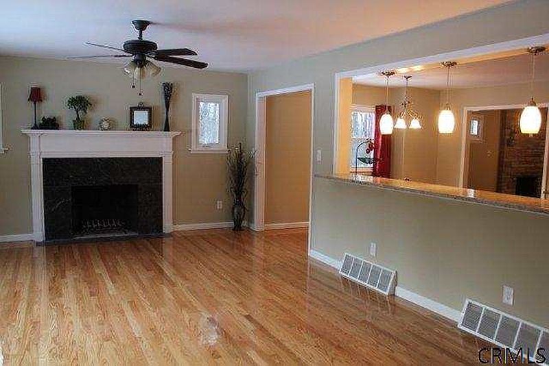 3rd image of 200 FOSTER Lane