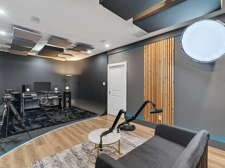 8145 Overland Grv — Photo 35