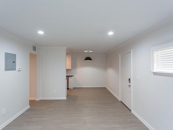 4th image of 1825 Morton Ave APT 102