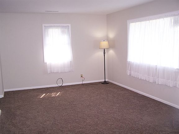 3rd image of 610 W McHenry St