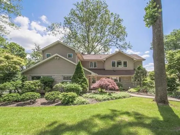 4 Mellon Ln, Tenafly, NJ 07670