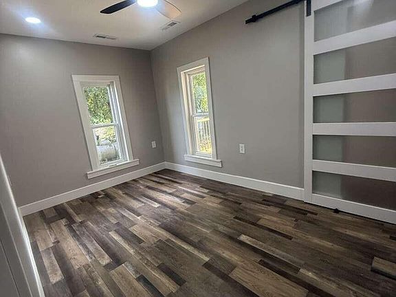 4th image of 207 N Davis Street