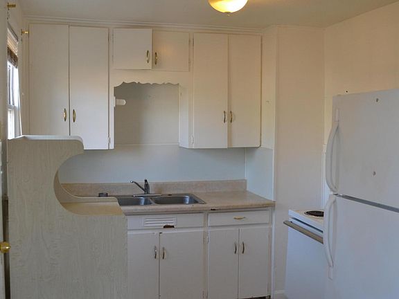 4th image of 503 S Milam St Unit B