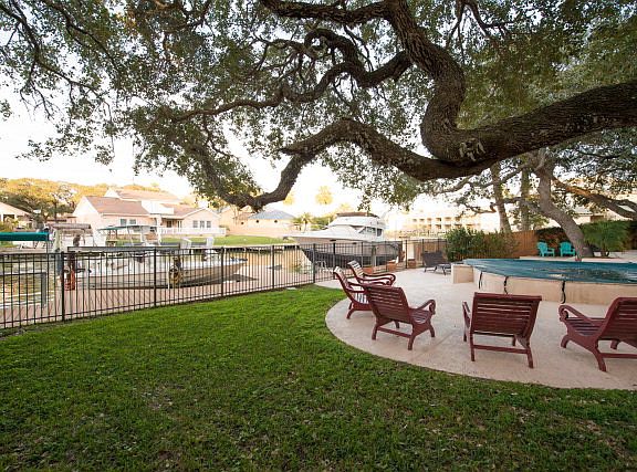 5th image of 2501 Encina Dr