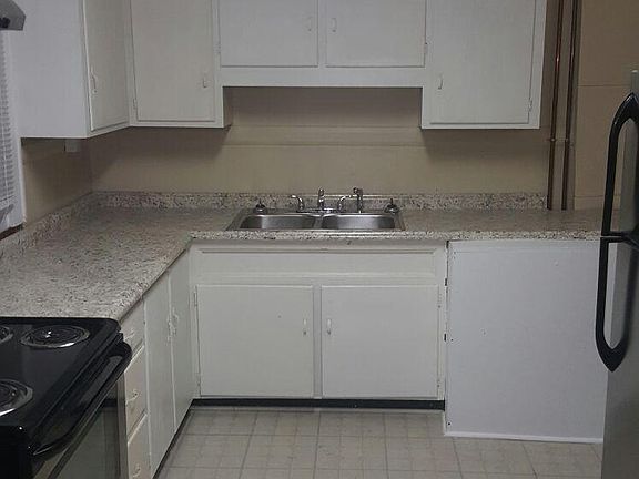 2nd image of 1024 Magnolia St