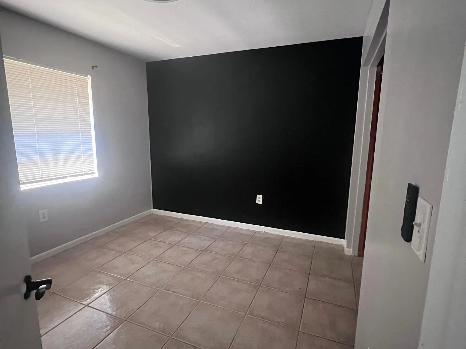 2334 Colonial Ct — Photo 3