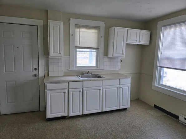 21 Highland St APT 10, Brockton, MA 02301