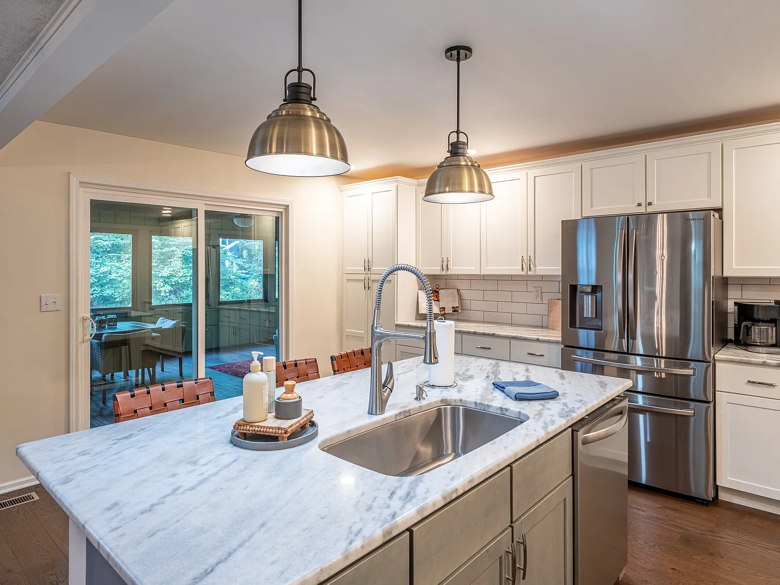 5 bed, 3200 sqft, $4,250 — Photo 2