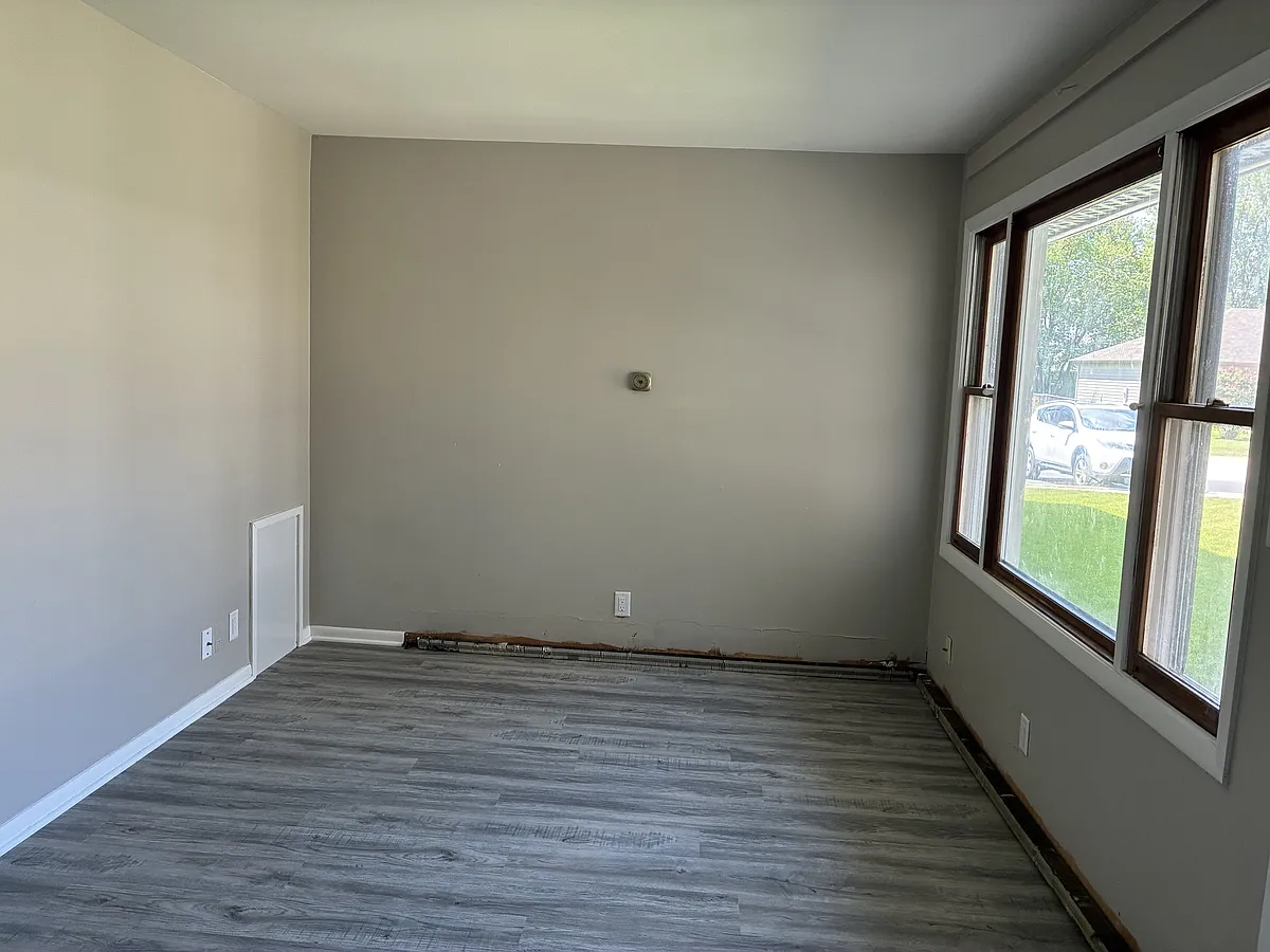 Living Room - 100 N Kidder St #5