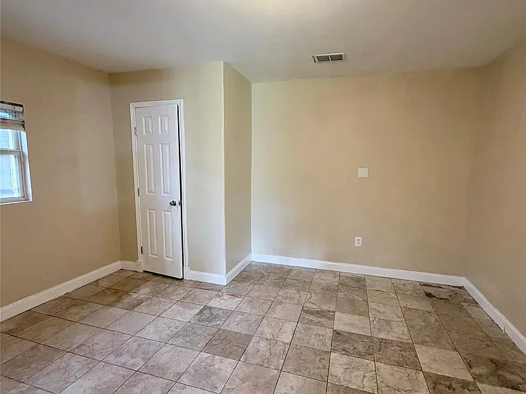 618 Sulphur St — Photo 17