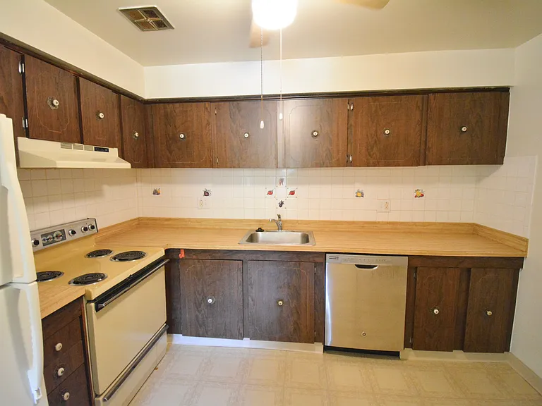 4000 Gypsy Ln #214 — Photo 9