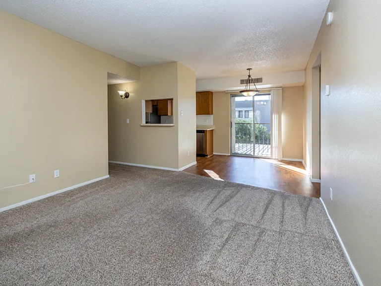 Broadway Proper Apartment ** One Month Free**W/D Included — Photo 67