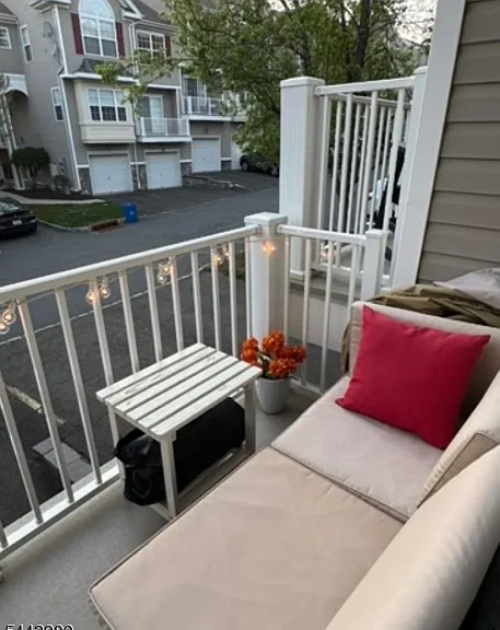 93 Lakeview Ct — Photo 3