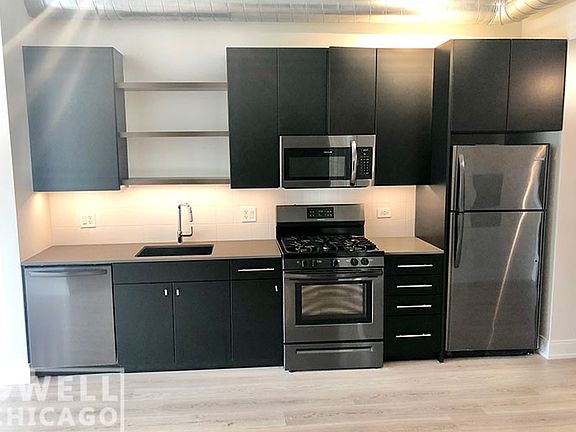 5th image of 945 W Belmont Ave #504